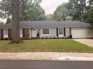 8248 Reeds Ln, Prairie Village, KS 66208