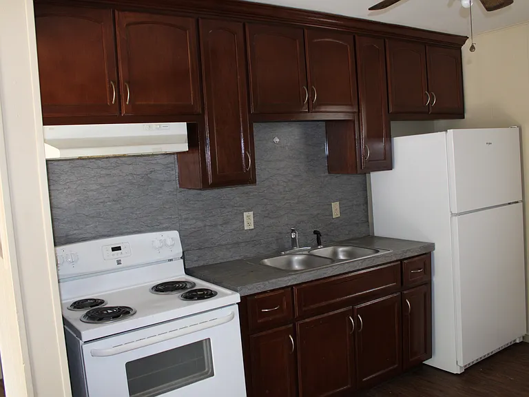803 W Lee St — Photo 8