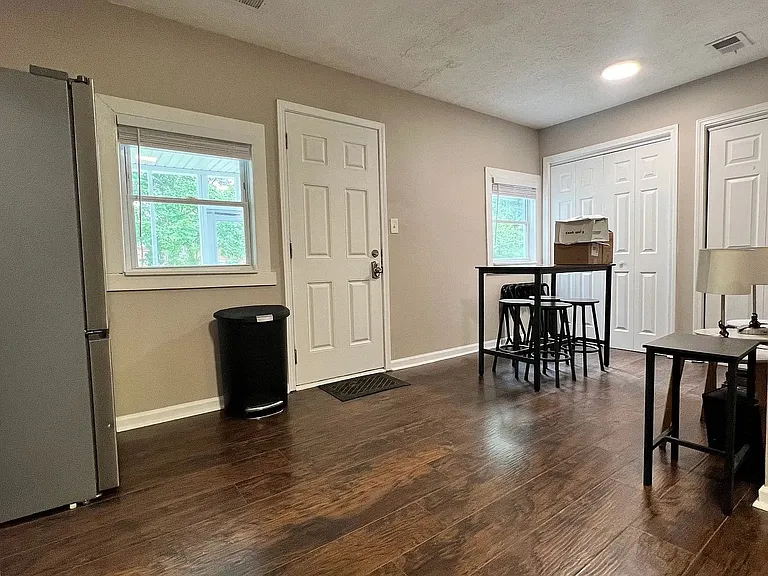 226 Scott St NW — Photo 2