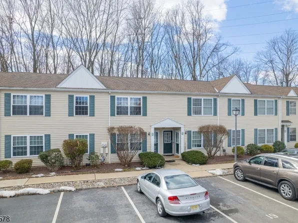 20C Hanover Sq, Middlesex Boro, NJ 08846