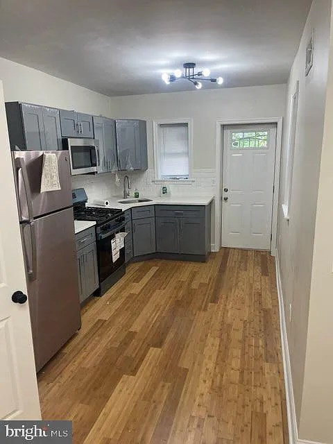 2 bed, 940 sqft, $1,600 — Photo 3