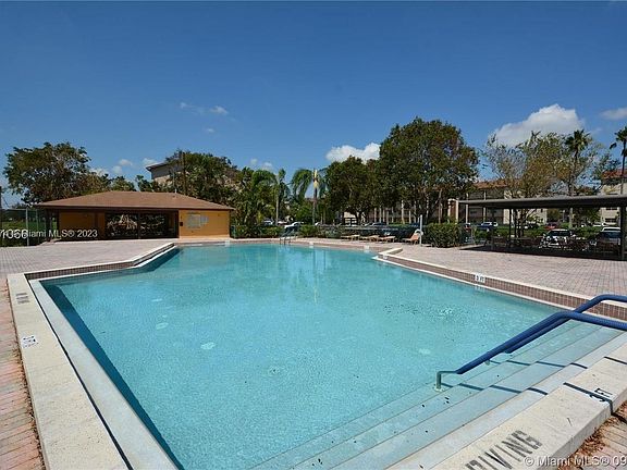 5th image of 901 SW 128th Ave APT 203E