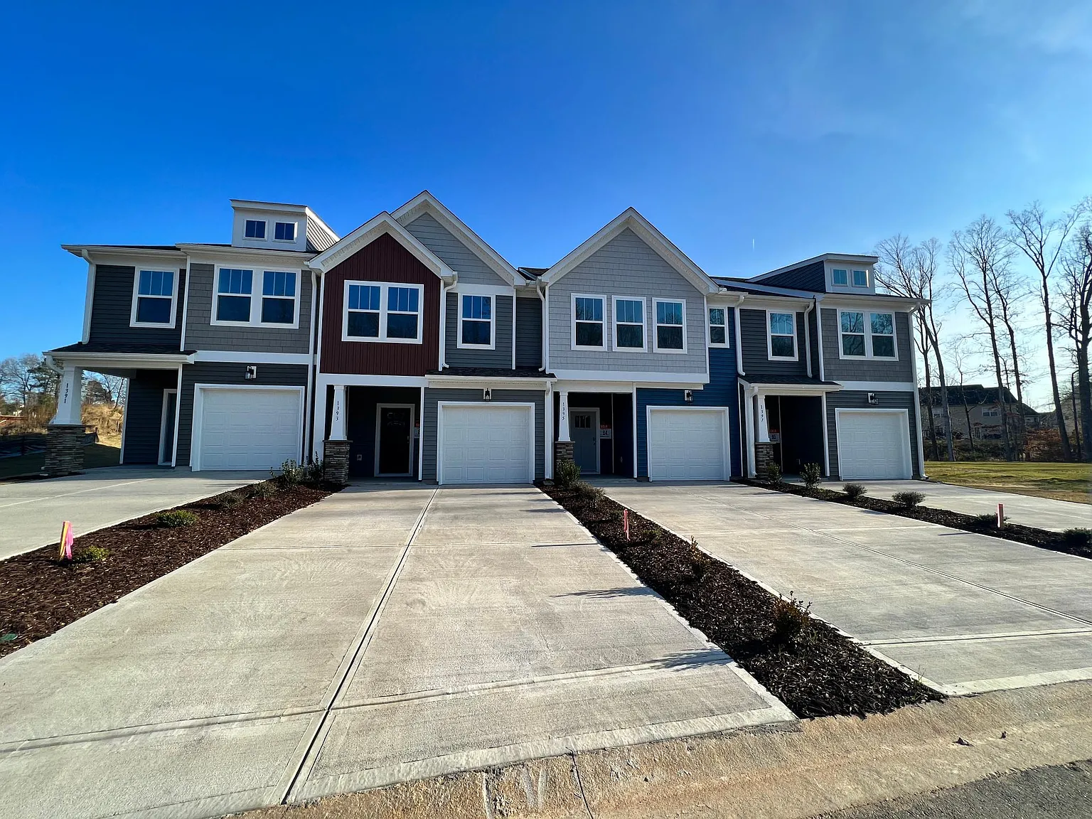 3 bed, 2.5 bath, 1624 sqft, $1,675 — Photo 2