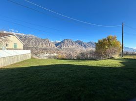 Crestview 2 Bedroom Apartment with mountain views, 2 br / 1.0 ba, $1095