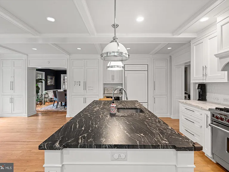 3701 Blackthorn Ct — Photo 9