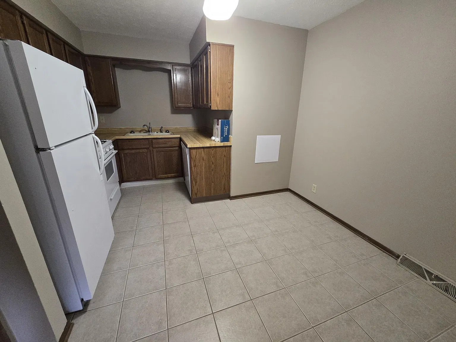 2 bed, 870 sqft, $900 — Photo 4