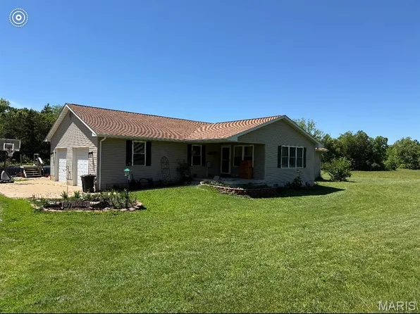 5220 Hurryville Rd, Farmington, MO 63640
