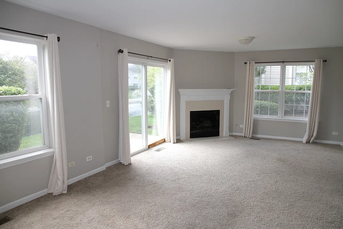 3 bed, 2.5 bath, 1719 sqft, $3,050 — Photo 3