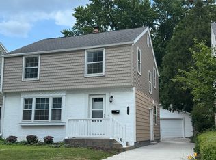 4508 N Woodruff Ave, Shorewood, WI 53211