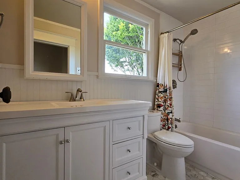 1631 Oakes Ave — Photo 17
