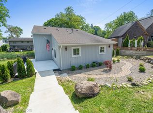 2270 Crown Dr, Novi, MI