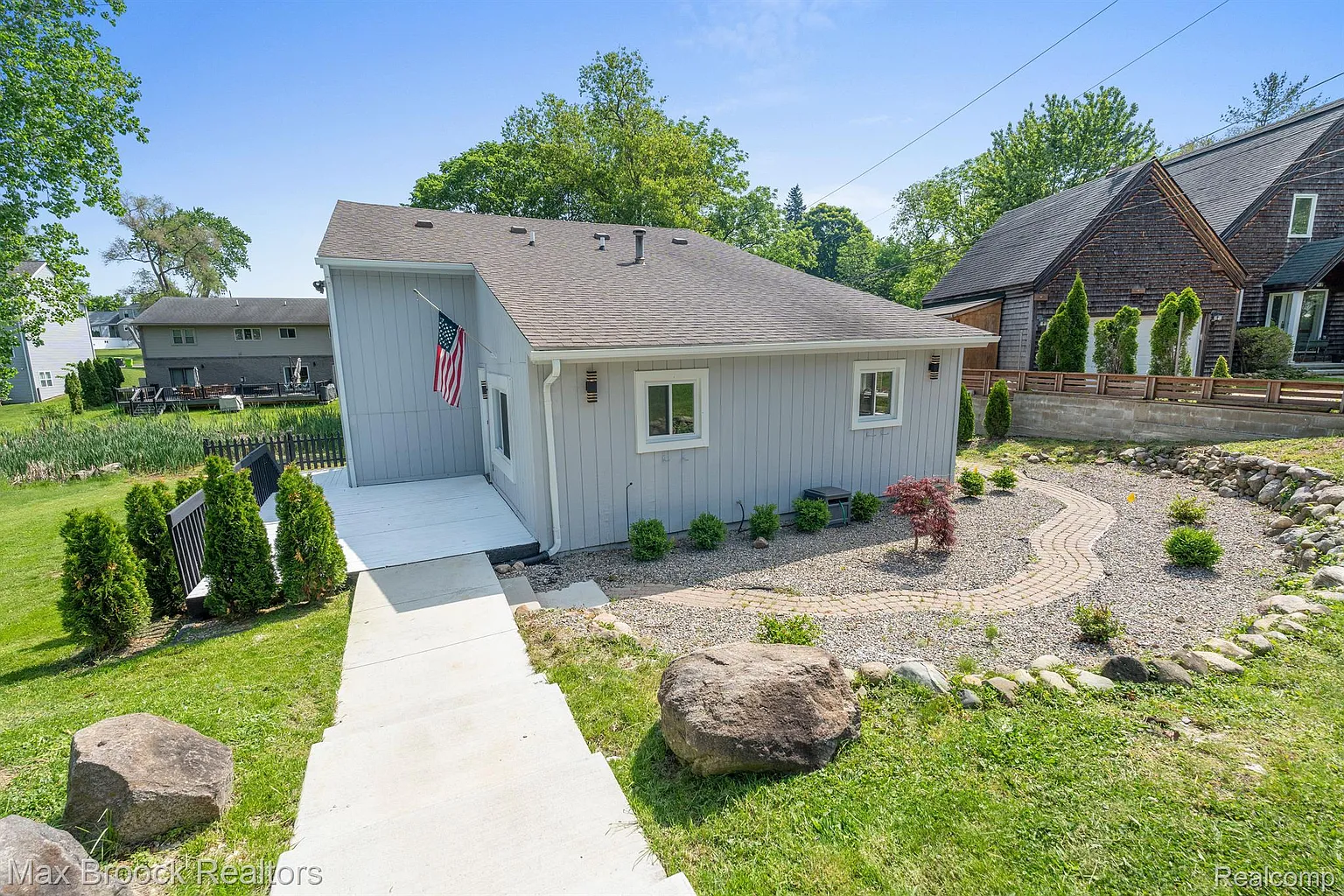 2270 Crown Dr photo 1