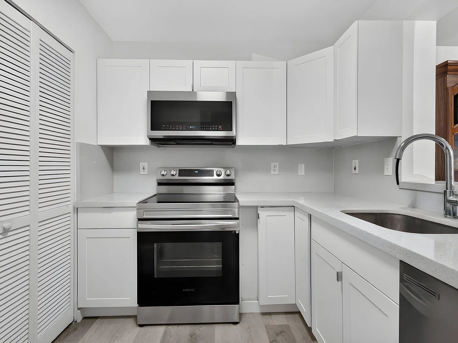 2 bed, 2.0 bath, 960 sqft, $2,300 — Photo 4