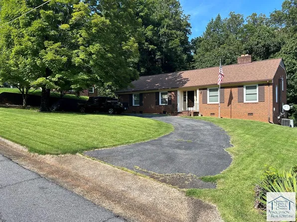 815 Hazelwood Ln, Martinsville, VA 24112