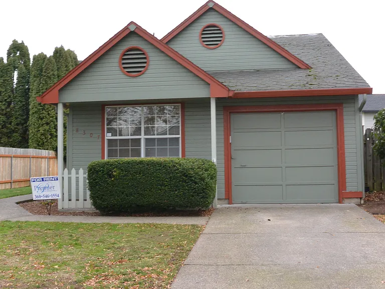 8307 NE Starflower Ct — Photo 1