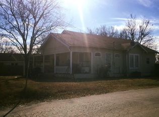 818 W State St, Groesbeck, TX 76642