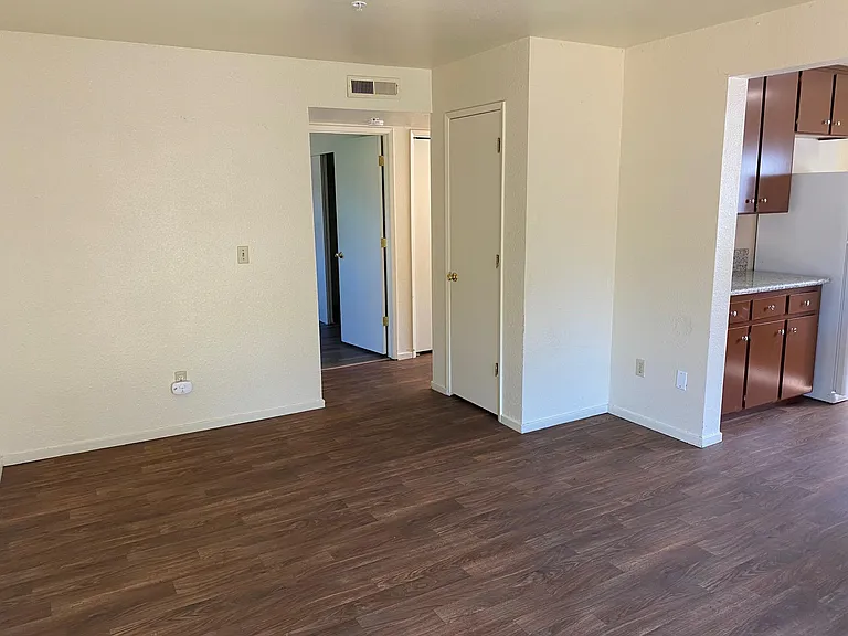 726 W 2nd Ave #C — Photo 4