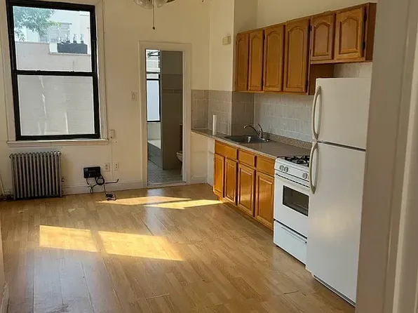 156 Calyer Street image 1 of 3