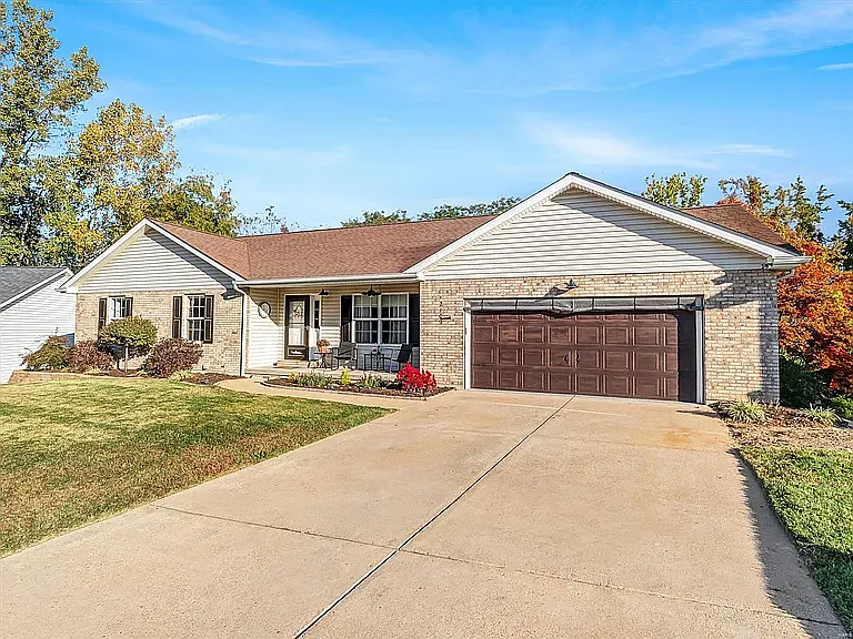2109 Brookview Ct — Photo 1