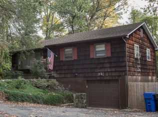 8 Lakeview Dr, Danbury, CT 06811