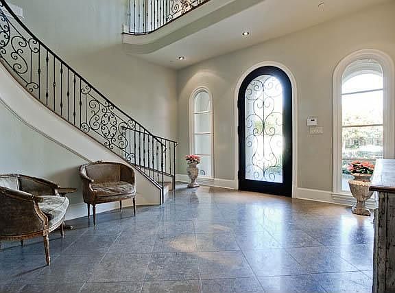 3rd image of 6122 Woodland Dr