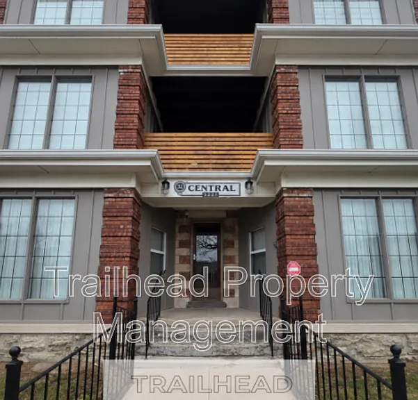 3227 Central St #3 — Photo 2