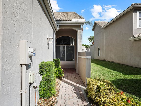 4th image of 5435 Monterey Circle #G