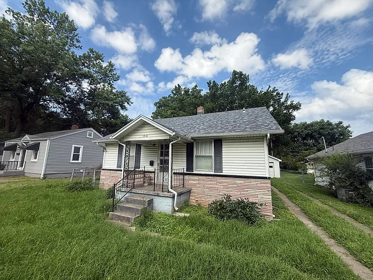 1315 N Fremont Ave — Photo 2