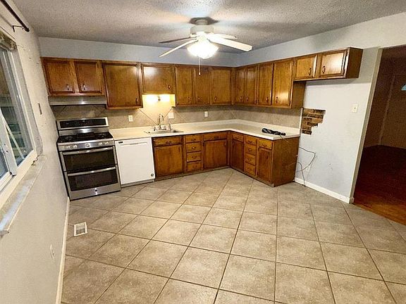 4th image of 2367 Rockymont Dr