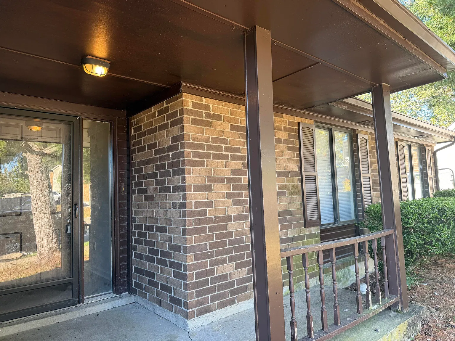 3 bed, 2.0 bath, 1321 sqft, $1,695 — Photo 2