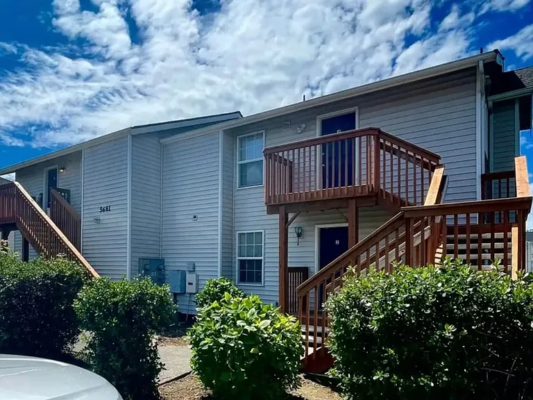 5681 Eagle Pkwy — Photo 1