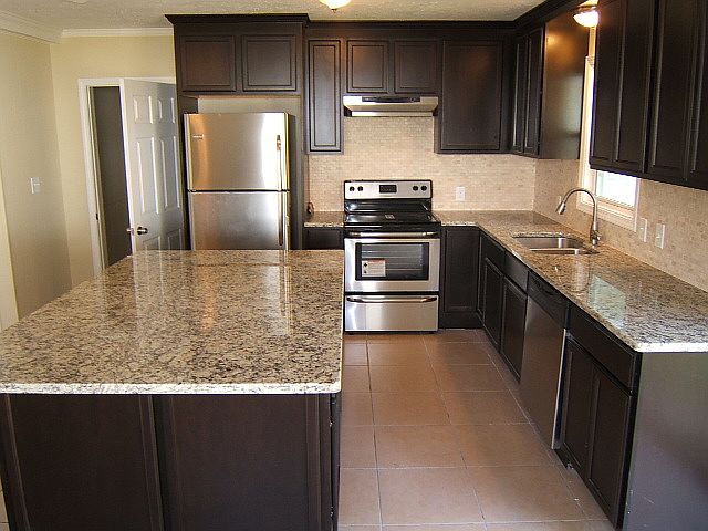 1st image of 250 Lakewood Dr SE