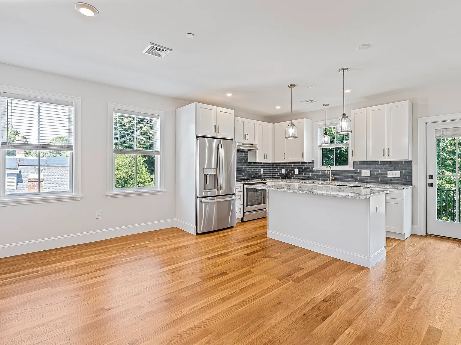 1 bed, 680 sqft, $2,300 — Photo 2