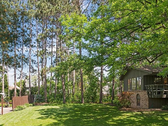 4th image of 1055 Lois Dr