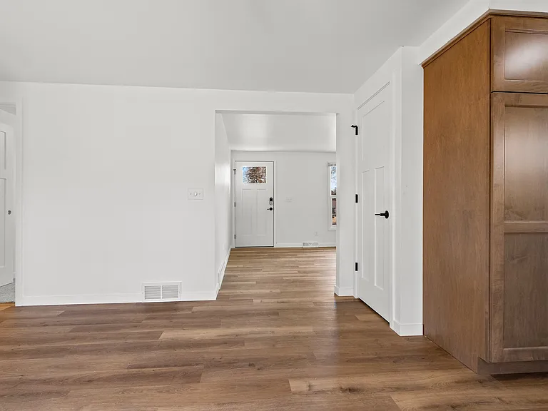 915 Park St — Photo 11
