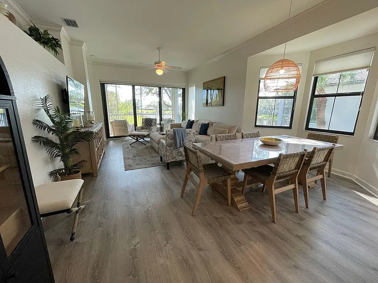 2377 Ravenna Blvd #202 — Photo 12