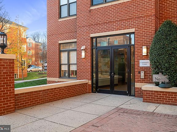 5th image of 2220 Fairfax Dr APT 507