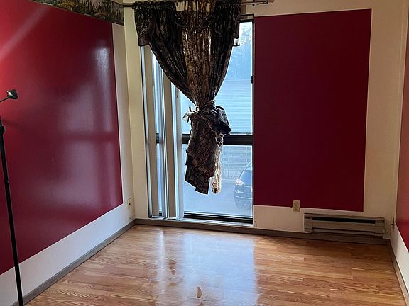 4th image of 925 30th Ave S APT 203
