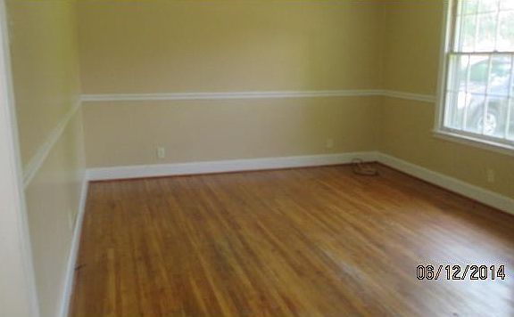 2nd image of 423 Lillian Dr
