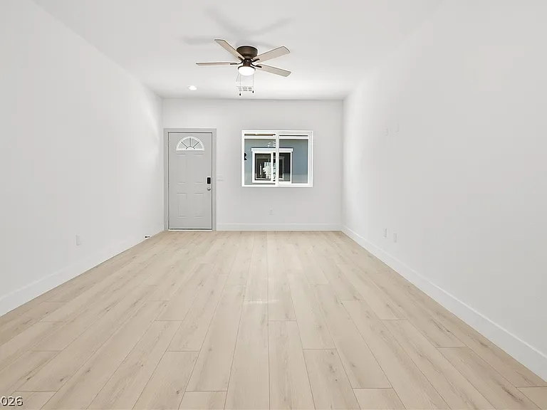 2001 S Dandelion St #3 — Photo 7