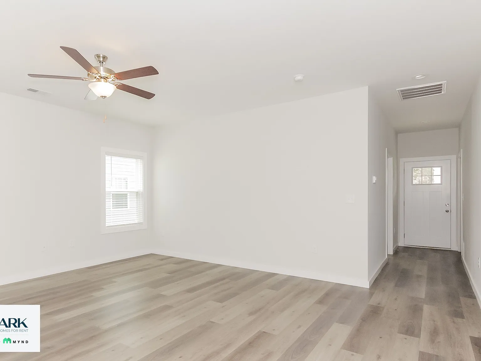 3 bed, 2.0 bath, 1244 sqft, $1,924 — Photo 4