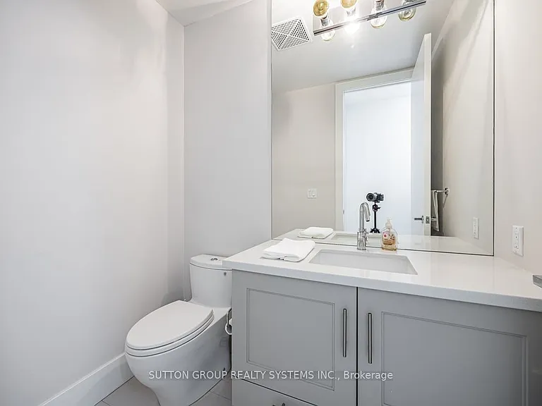 29 Queens Quay E #1008 — Photo 31