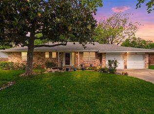 609 Dennis Dr, Desoto, TX 75115