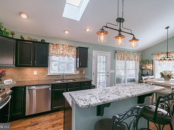4th image of 141 Copperstone Ct