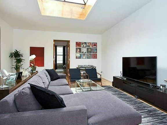 3rd image of 726 10th Ave APT 2