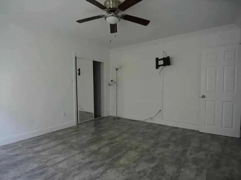 3721 NE 170th St #1 — Photo 8