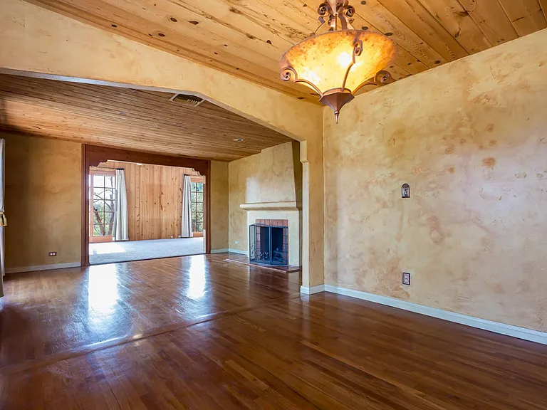 8873 Golf Dr — Photo 11