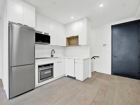 4th image of 1211 Putnam Ave