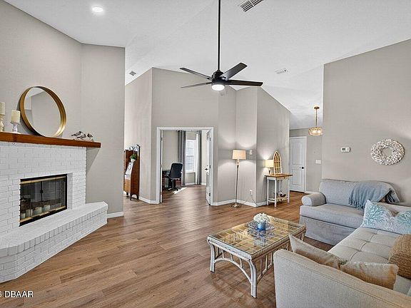 4th image of 701 Pine Shores Cir