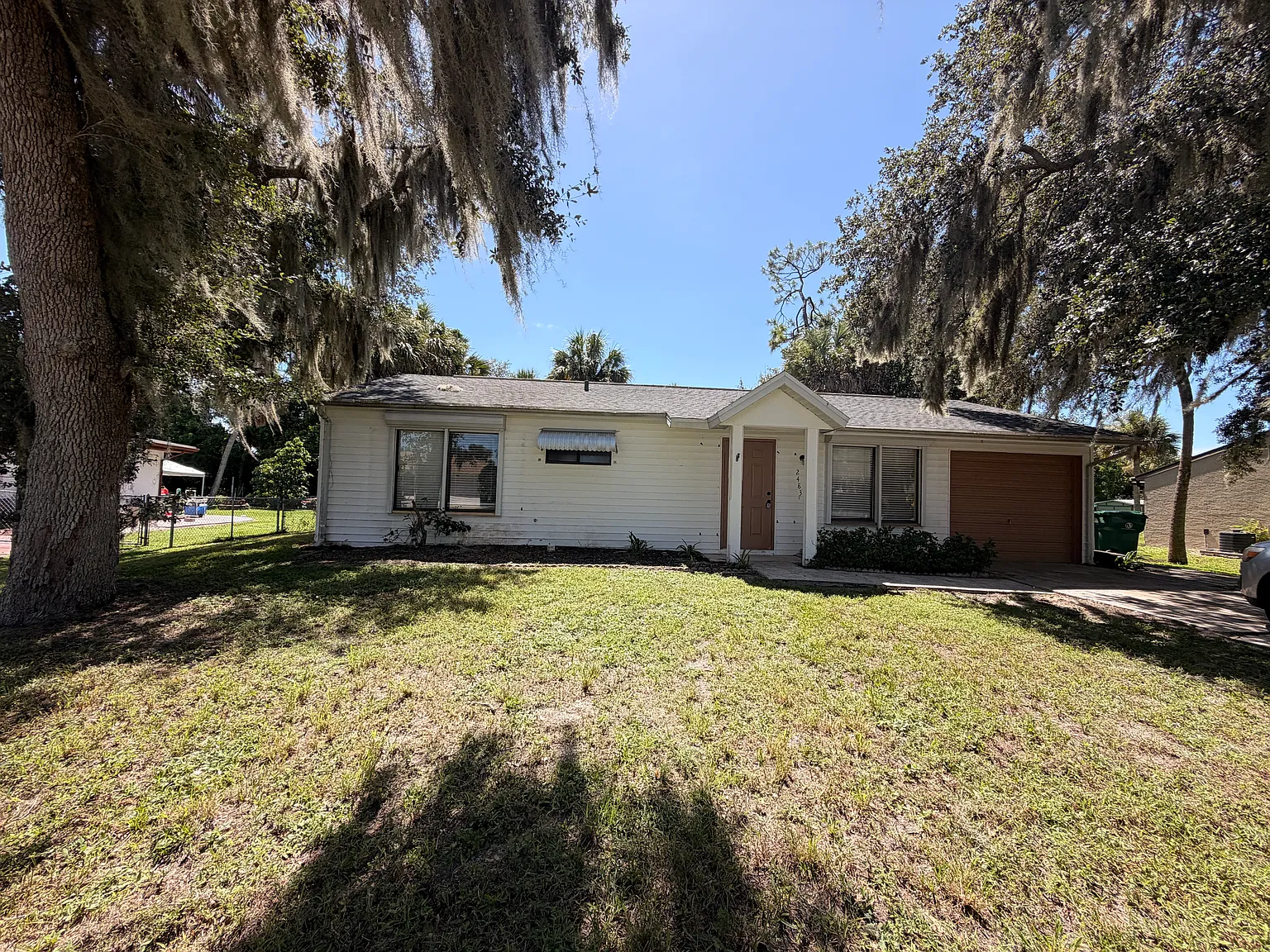 3 bed, 1.5 bath, 912 sqft, $1,750 — Photo 1